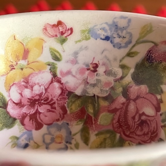 BEAUTIFUL ANTIQUE PAIR OF FLORAL DEMITASSE TEACUPS AND SAUCERS - Picture 3 of 12